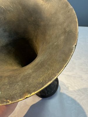 A Chinese archaistic bronze vase with Chilong design, 'Gu 觚', Ming — photo 5