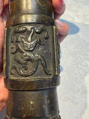 A Chinese archaistic bronze vase with Chilong design, 'Gu 觚', Ming — photo 8
