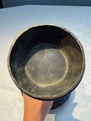 A Chinese archaistic bronze vase with Chilong design, 'Gu 觚', Ming — photo 9