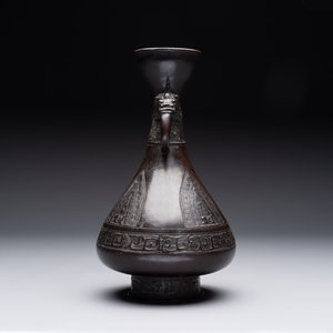 A Chinese archaistic bronze vase with dragon-form handles, Yuan/Ming — 照片 4
