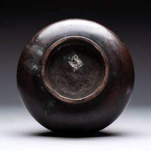 A Chinese archaistic bronze vase with dragon-form handles, Yuan/Ming — 照片 6