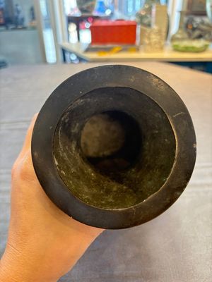 A Chinese archaistic bronze vase with 'mythical beast' handles, Yuan/Ming — foto 5