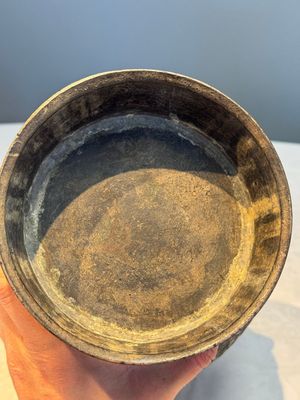 A Chinese archaistic bronze vase with Taotie handles, 'Hu 壺', Ming — photo 14