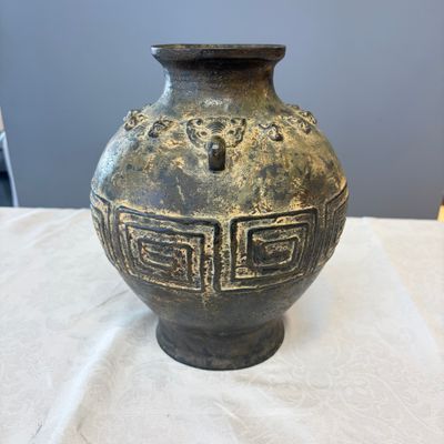 A Chinese archaistic bronze vase with taotie handles — photo 4