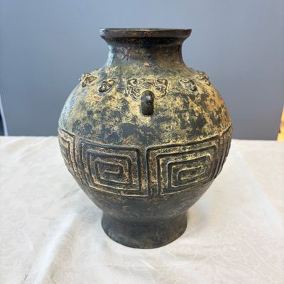A Chinese archaistic bronze vase with taotie handles — photo 2
