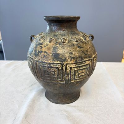 A Chinese archaistic bronze vase with taotie handles — photo 3