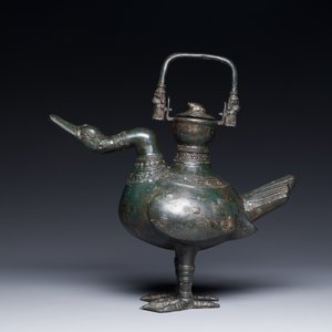 A Chinese archaistic bronze wine vessel in the shape of a goose, Song — 照片 2