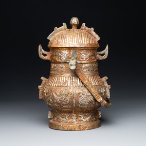 A Chinese archaistic bronze 'you 卣' vessel and cover, an inkstone and two calligraphy brushes, 20th C. — 照片 4