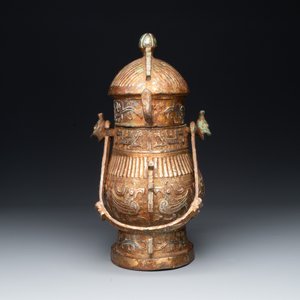 A Chinese archaistic bronze 'you 卣' vessel and cover, an inkstone and two calligraphy brushes, 20th C. — 照片 5