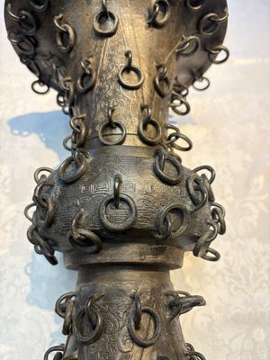 A Chinese archaistic bronze 'Zun' vase with 99 rings, 18/19th C. — photo 12