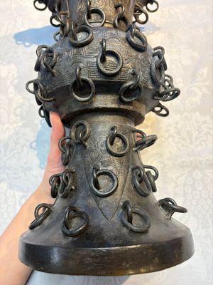 A Chinese archaistic bronze 'Zun' vase with 99 rings, 18/19th C. — photo 16