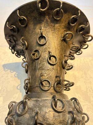 A Chinese archaistic bronze 'Zun' vase with 99 rings, 18/19th C. — photo 17