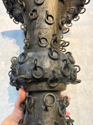 A Chinese archaistic bronze 'Zun' vase with 99 rings, 18/19th C. — photo 18