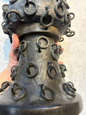 A Chinese archaistic bronze 'Zun' vase with 99 rings, 18/19th C. — photo 19