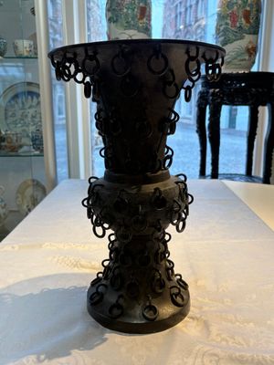 A Chinese archaistic bronze 'Zun' vase with 99 rings, 18/19th C. — photo 4