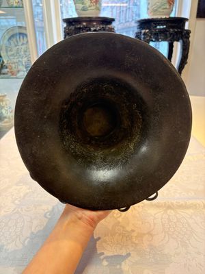 A Chinese archaistic bronze 'Zun' vase with 99 rings, 18/19th C. — photo 6