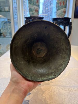 A Chinese archaistic bronze 'Zun' vase with 99 rings, 18/19th C. — photo 7