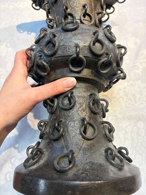 A Chinese archaistic bronze 'Zun' vase with 99 rings, 18/19th C. — photo 10