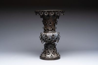 A Chinese archaistic bronze 'Zun' vase with 99 rings, 18/19th C.