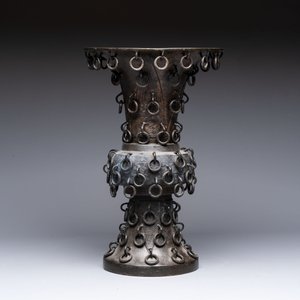 A Chinese archaistic bronze 'Zun' vase with 99 rings, 18/19th C. — photo 2