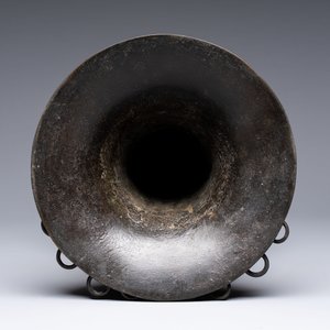 A Chinese archaistic bronze 'Zun' vase with 99 rings, 18/19th C. — photo 5