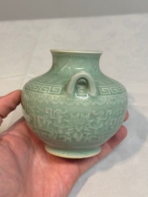 A Chinese archaistic celadon-glazed 'chilong' vase, Qianlong mark, 20th C. — foto 5