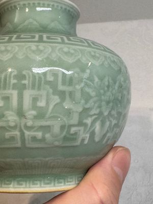 A Chinese archaistic celadon-glazed 'chilong' vase, Qianlong mark, 20th C. — foto 6