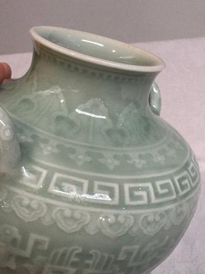 A Chinese archaistic celadon-glazed 'chilong' vase, Qianlong mark, 20th C. — foto 7