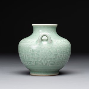 A Chinese archaistic celadon-glazed 'chilong' vase, Qianlong mark, 20th C. — photo 4