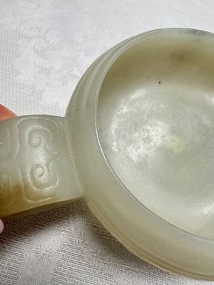 A Chinese archaistic celadon jade handled cup, 'Yi 匜', 17/18th C. — photo 7