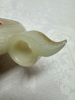 A Chinese archaistic celadon jade handled cup, 'Yi 匜', 17/18th C. — photo 8