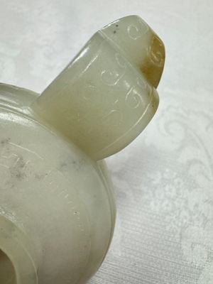 A Chinese archaistic celadon jade handled cup, 'Yi 匜', 17/18th C. — photo 9