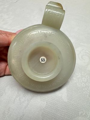 A Chinese archaistic celadon jade handled cup, 'Yi 匜', 17/18th C. — photo 10