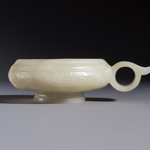 A Chinese archaistic celadon jade handled cup, 'Yi 匜', 17/18th C. — photo 1