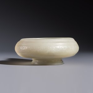 A Chinese archaistic celadon jade handled cup, 'Yi 匜', 17/18th C. — photo 4