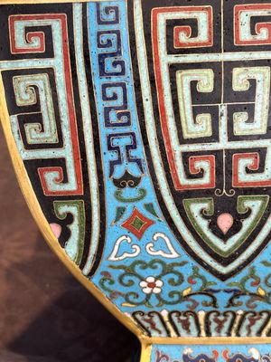 A Chinese archaistic cloisonné square vase, Qianlong and Ren mark, 19/20th C. — photo 12