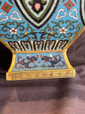A Chinese archaistic cloisonné square vase, Qianlong and Ren mark, 19/20th C. — photo 13
