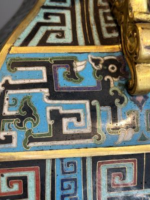 A Chinese archaistic cloisonné square vase, Qianlong and Ren mark, 19/20th C. — photo 15