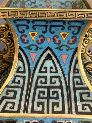 A Chinese archaistic cloisonné square vase, Qianlong and Ren mark, 19/20th C. — photo 8