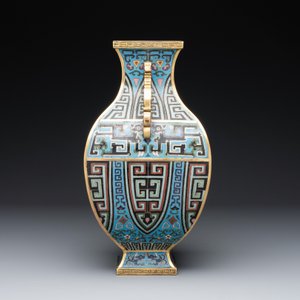 A Chinese archaistic cloisonné square vase, Qianlong and Ren mark, 19/20th C. — photo 3