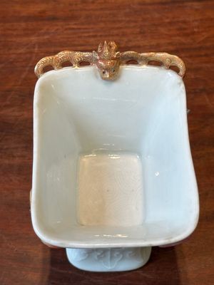 A Chinese archaistic famille rose cup in shape of a 'zun' with nine applied dragons, Qianlong/Jiaqing — 照片 5