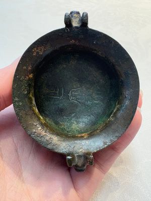 A Chinese archaistic gold and silver-inlaid bronze miniature censer, Ming — photo 5