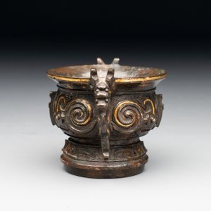 A Chinese archaistic gold and silver-inlaid bronze miniature censer, Ming — photo 2