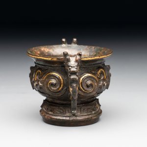 A Chinese archaistic gold and silver-inlaid bronze miniature censer, Ming — photo 4