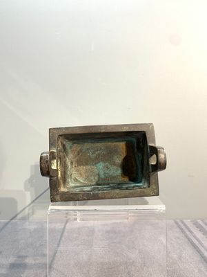 A Chinese archaistic gold and silver-inlaid bronze rectangular bronze censer, 'fangding 方鼎', Ming — photo 5