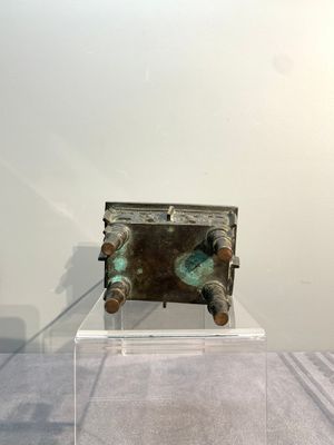 A Chinese archaistic gold and silver-inlaid bronze rectangular bronze censer, 'fangding 方鼎', Ming — photo 6