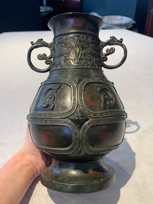 A Chinese archaistic gold- and silver-inlaid bronze vase with pseudo-rust patina, 19th C. — photo 3