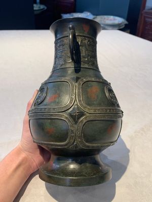 A Chinese archaistic gold- and silver-inlaid bronze vase with pseudo-rust patina, 19th C. — photo 4