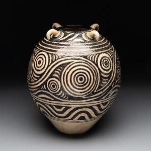 A Chinese archaistic Majiayao-style black-glazed jar, 19th C. — foto 1