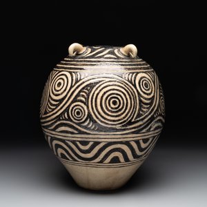 A Chinese archaistic Majiayao-style black-glazed jar, 19th C. — foto 2